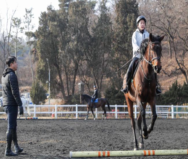 승마강습중인 모습 승마강습중인 모습